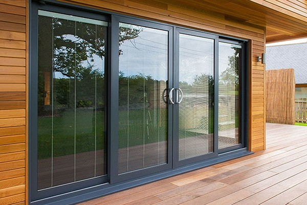 Как выбрать раздвижную систему для стеклянных дверей?